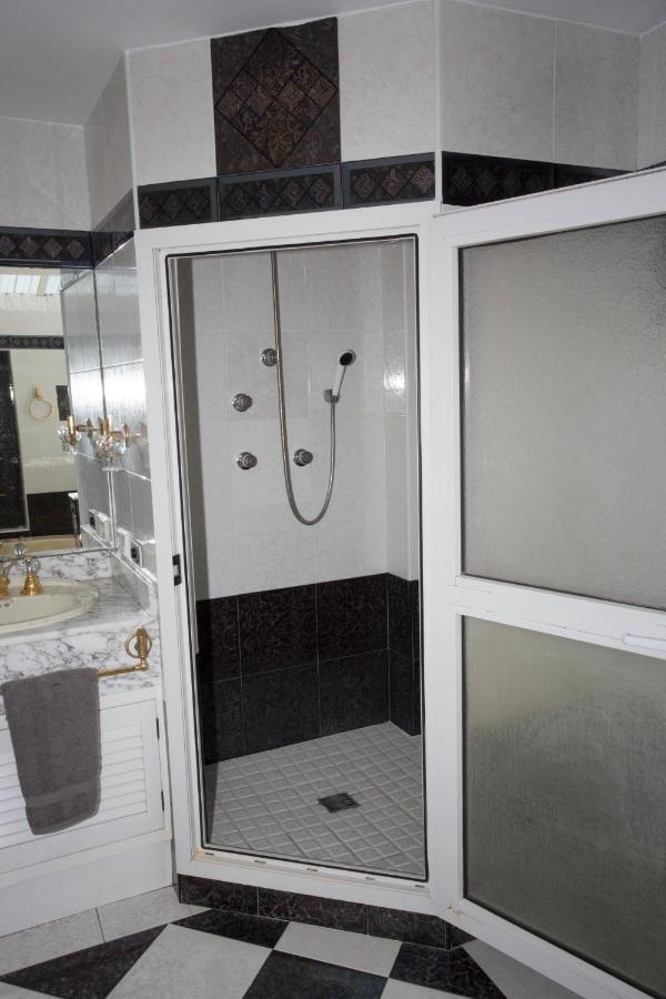 Alojamiento El Chaparro Barbate Junto A La Venta El Loro Exterior photo