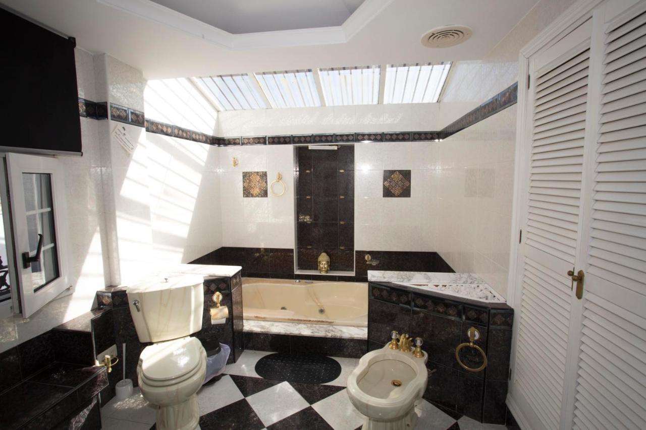Alojamiento El Chaparro Barbate Junto A La Venta El Loro Exterior photo