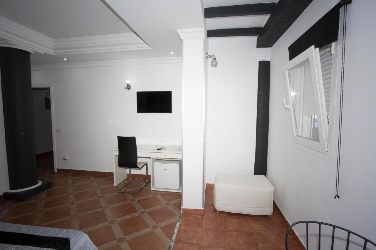 Alojamiento El Chaparro Barbate Junto A La Venta El Loro Exterior photo