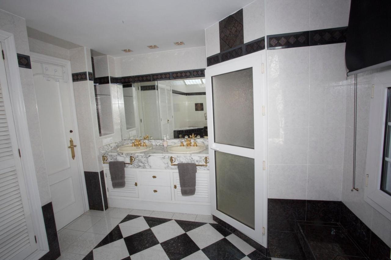 Alojamiento El Chaparro Barbate Junto A La Venta El Loro Exterior photo
