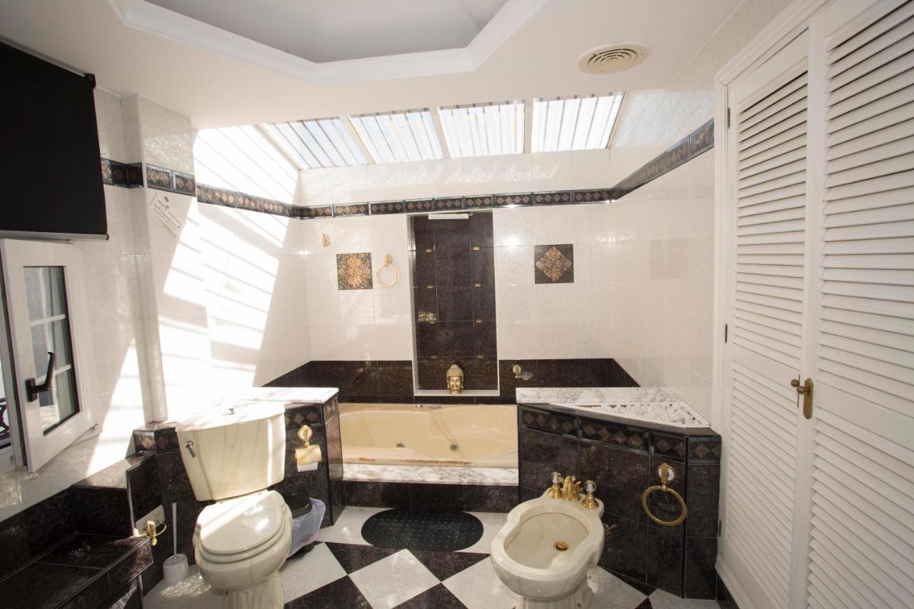 Alojamiento El Chaparro Barbate Junto A La Venta El Loro Exterior photo