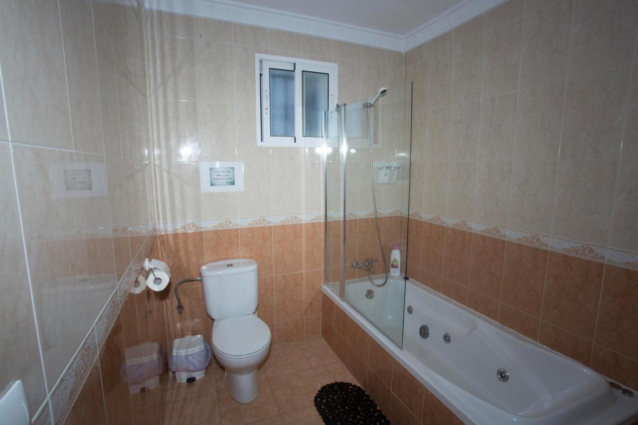 Alojamiento El Chaparro Barbate Junto A La Venta El Loro Exterior photo