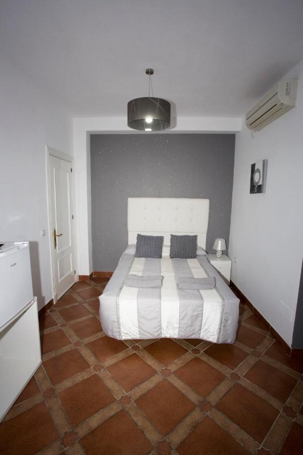 Alojamiento El Chaparro Barbate Junto A La Venta El Loro Exterior photo