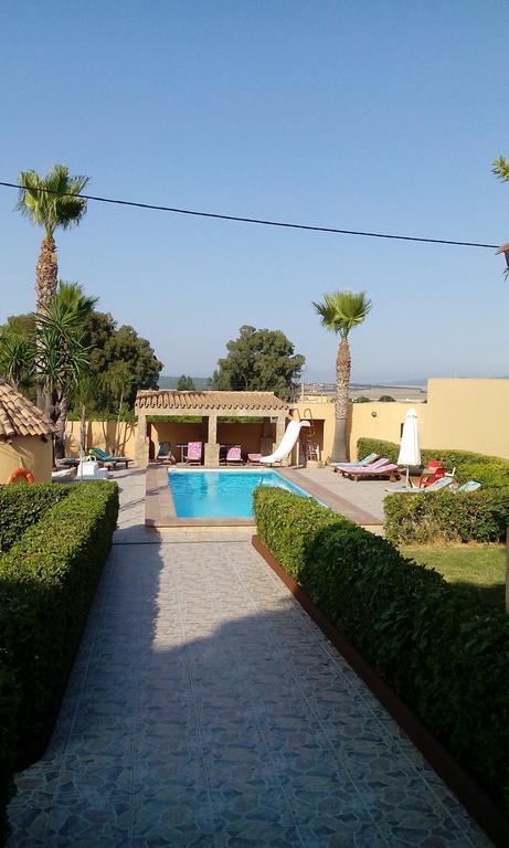Alojamiento El Chaparro Barbate Junto A La Venta El Loro Exterior photo